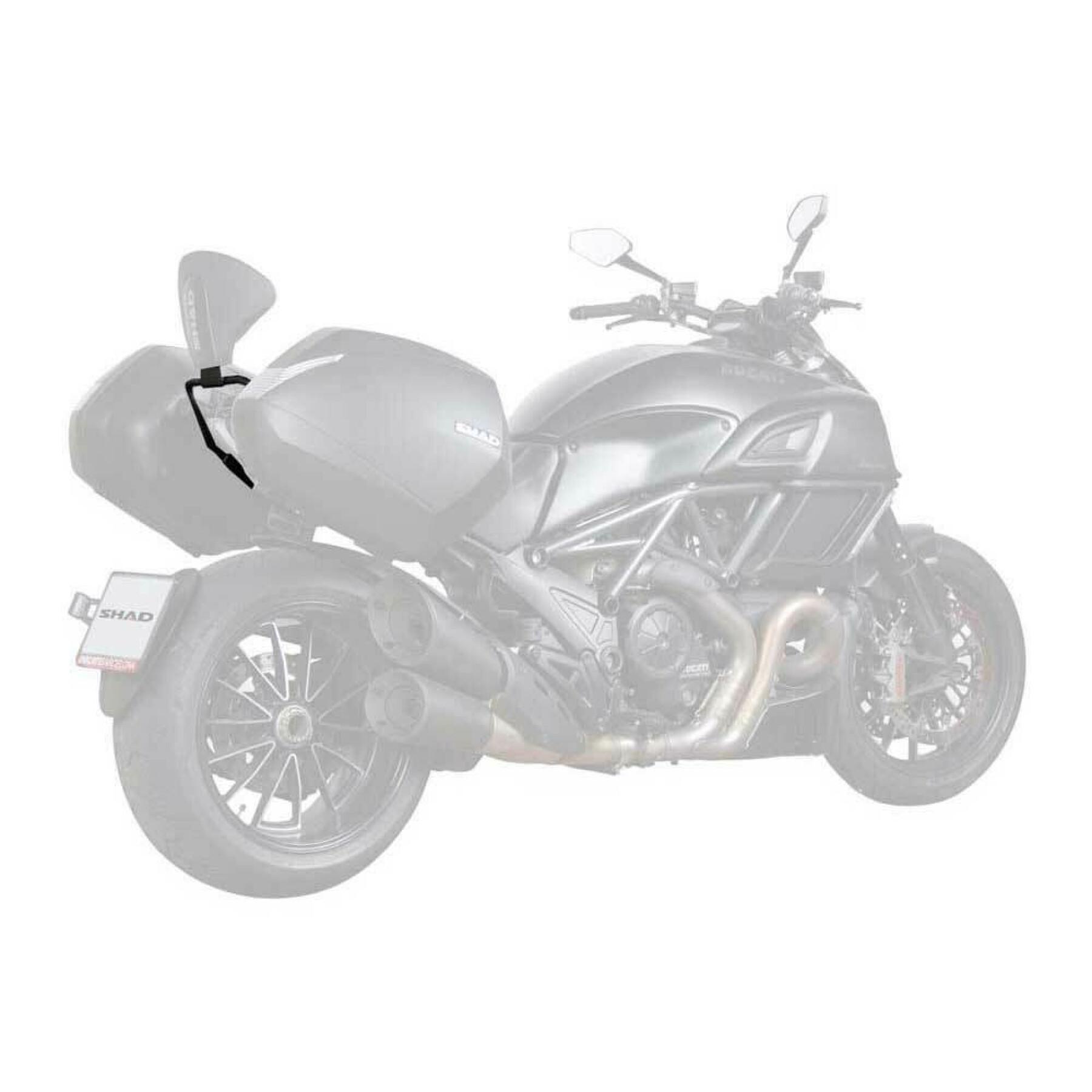 Montering av ryggstöd för motorcykel Shad Ducati diavel 1200